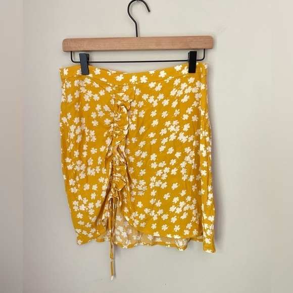 REVOLVE Capulet Suzie Skirt in Lucky Floral Size Medium - Picture 2 of 9
